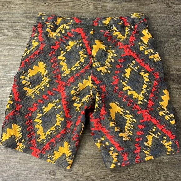 The North Face Board Shorts Swim Trunks Boys L (14-16)  Geo Pattern Red Yellow - Picture 6 of 7
